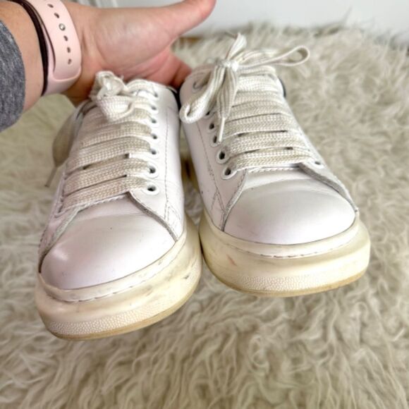 Alexander McQUEEN Oversized Suede Heel Detail Sneakers - White/Black | Size 37 - Picture 5 of 11